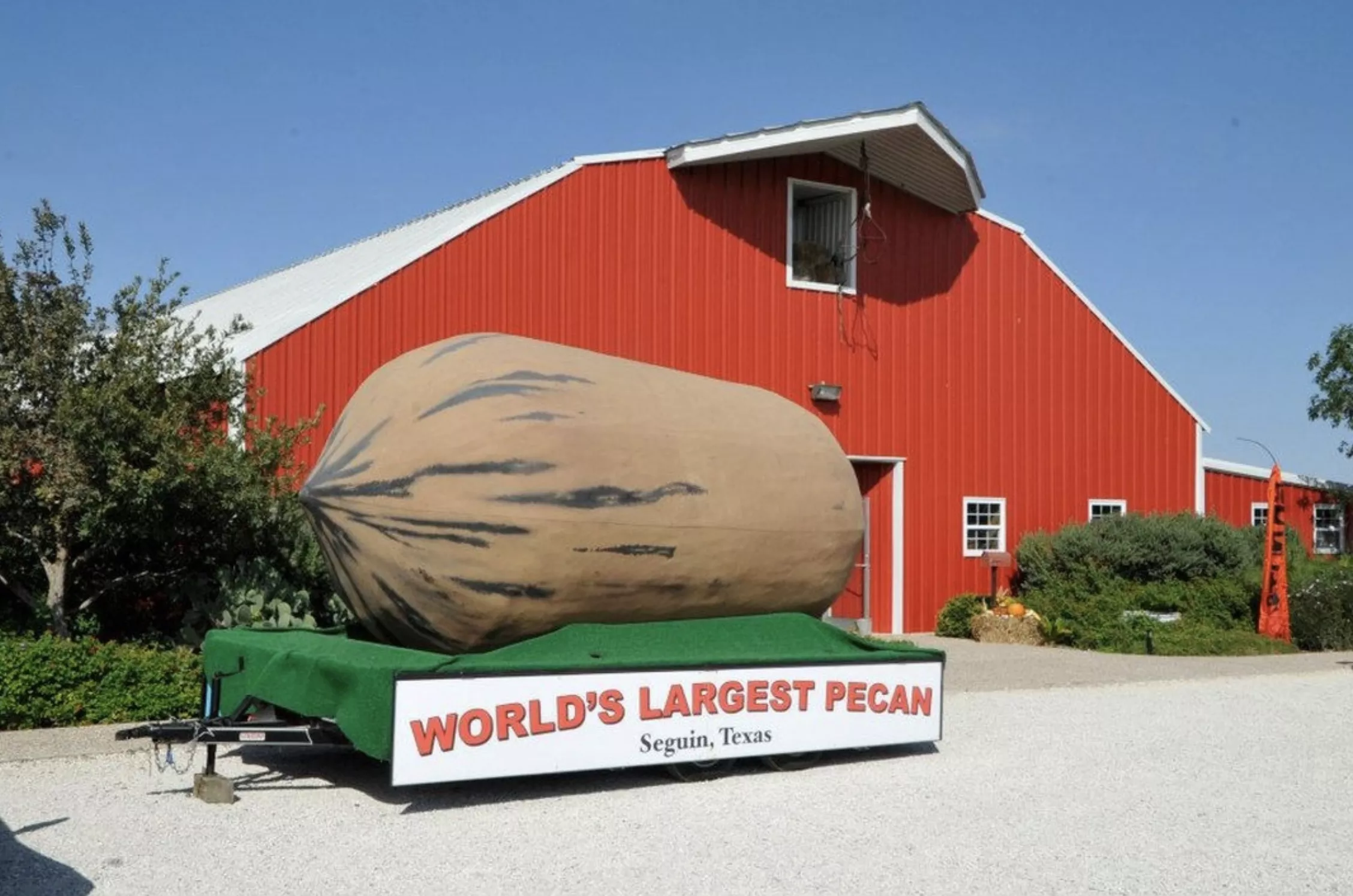 25 must-see roadside points of interest and oddities in driving distance of San Antonio