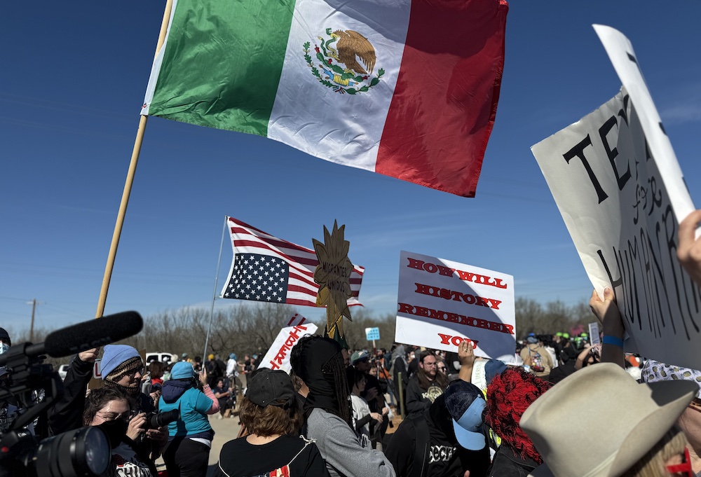 Texas DPS troopers teargas protesters outside Dilley migrant detention center