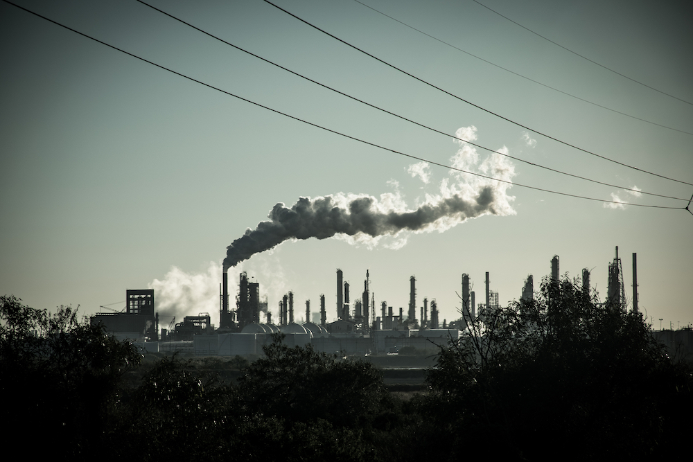 Texas oil, gasoline and petrochem amenities emitted 1.6 million kilos of regulated pollution throughout final week’s icy climate