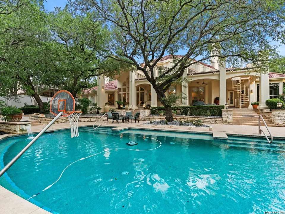 This fancy San Antonio mansion on the market comes with ceiling murals, a personal gymnasium and an insane pool