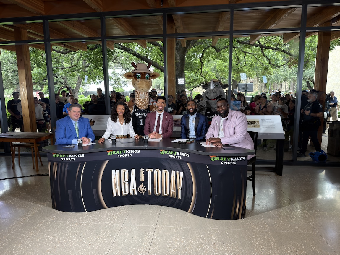 ESPN analyst Kendrick Perkins says he'll shovel San Antonio Zoo's