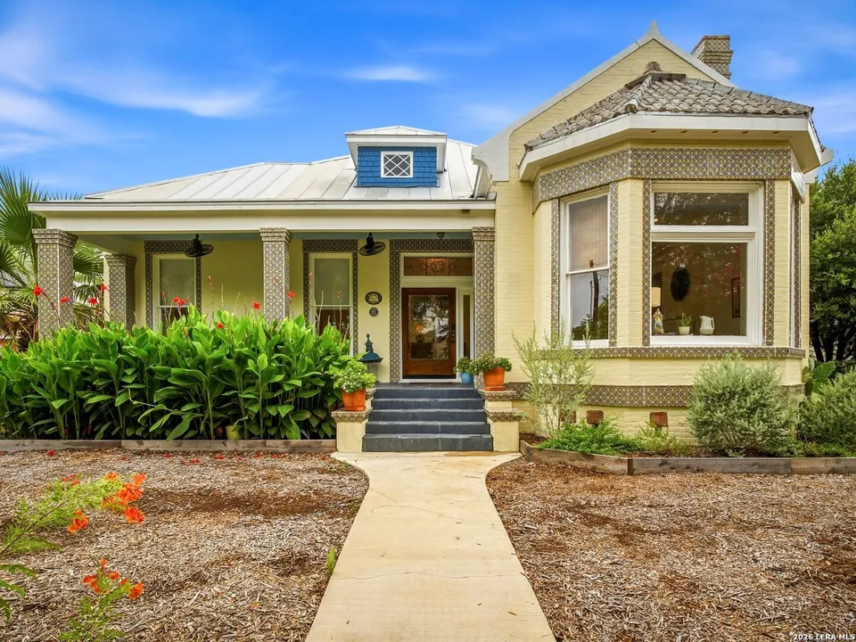 An eclectic Victorian on the market in Lavaca was constructed by the Lone Star Brewery’s architect
