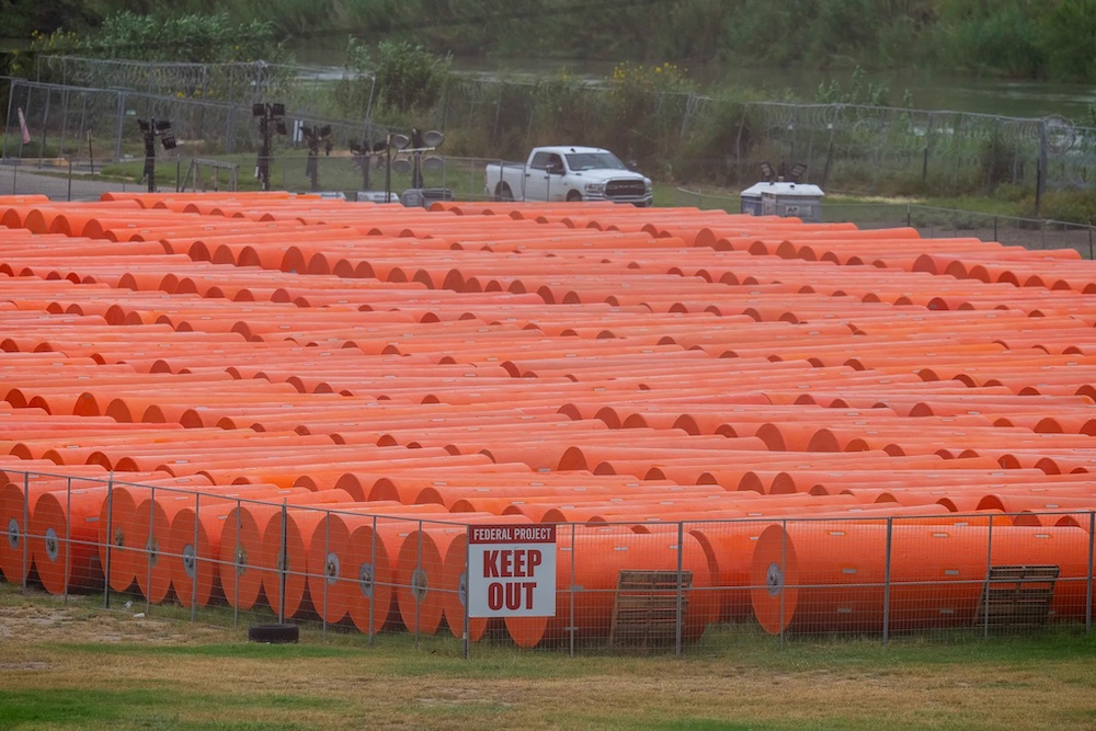 Drifting anti-immigrant buoys in Rio Grande quickly shut two bridges with Mexico Drifting anti-immigrant buoys in Rio Grande quickly shut two bridges with Mexico