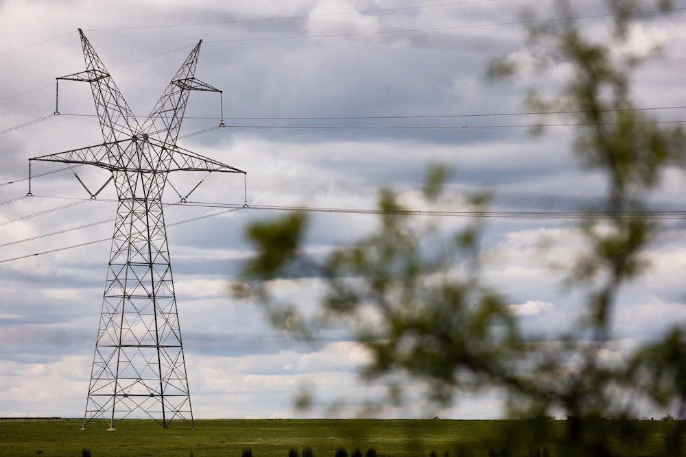 Texas lawmakers wish to halt plan to construct high-voltage transmission strains throughout the state Texas lawmakers wish to halt plan to construct high-voltage transmission strains throughout the state