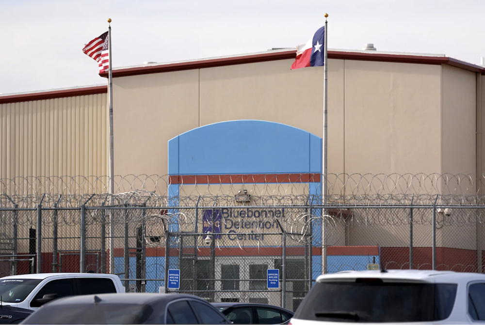 Trump administration can hold immigrants in ICE custody without bond, court rules